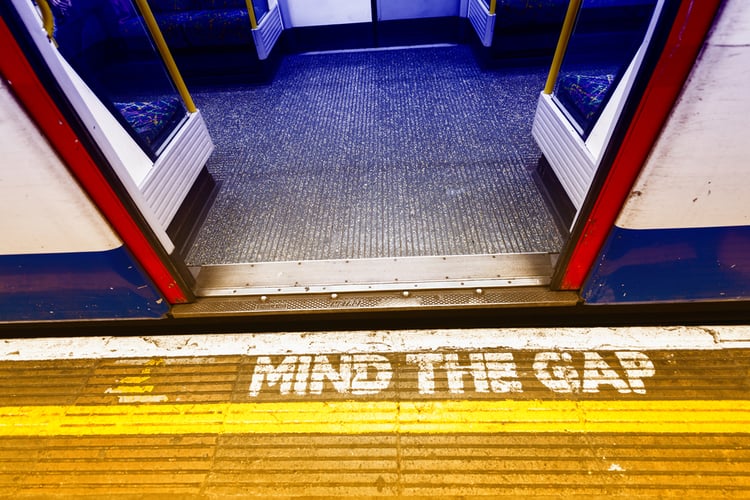 Mind the gap sign on the London underground